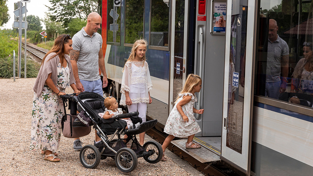 udforsk-odsherred-lokaltog-odsherredsbanen-tag-toget-paa-ferie-familietur-udflugt-sommer-oplevelser-station-lokalbane.jpg