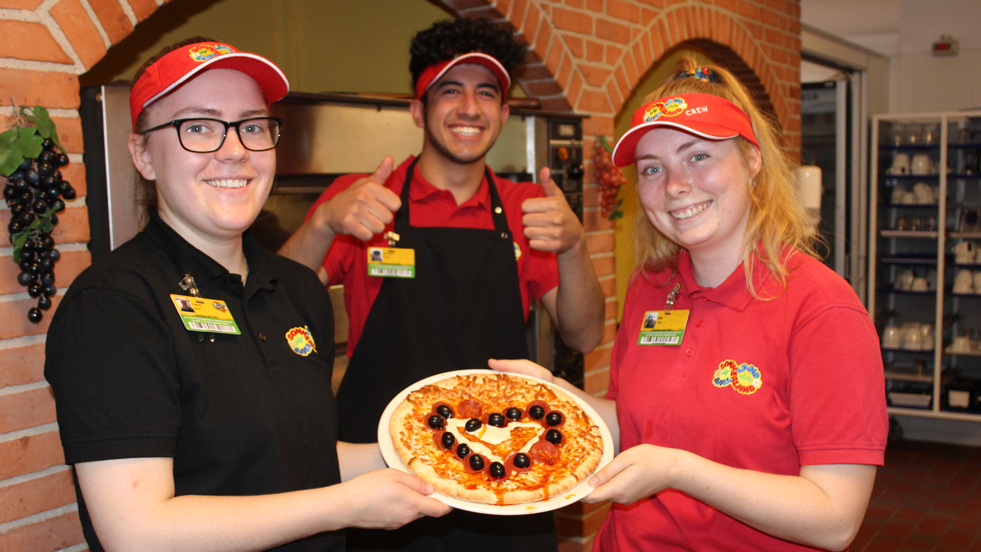 sommerlandsj-sommerland-sjaelland-odsherred-sommervaert-sommerjob-saesonarbejde-vi-skaber-minder-groen-profil-bekaemp-madsspild-pizza-buffet.jpg